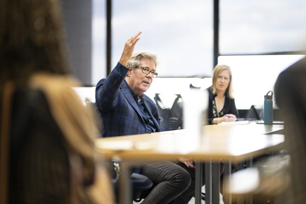 Washington Post writer and best-selling author David Maraniss talks with students during a Feature Storytelling class session taught by Stacy Forster Benedict, teaching faculty in the School of Journalism and Mass Communication.